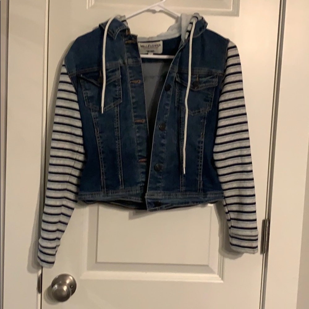 Fluffy sleeved jean jacket